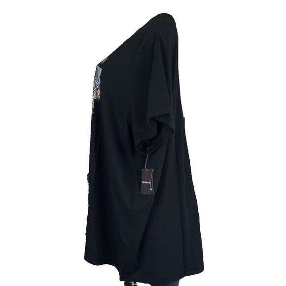 Torrid +4 Black Crew Neck Game Day Skeleton Stanley Cup Graphic Short Sleeve Tee - Picture 3 of 5